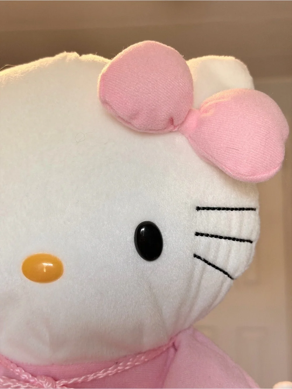 Vintage 2010 Sanrio Hello Kitty White & Pink Plush with Pom-Pom Cape 13“